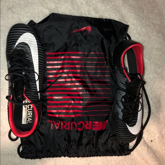 Athletic_Shoes